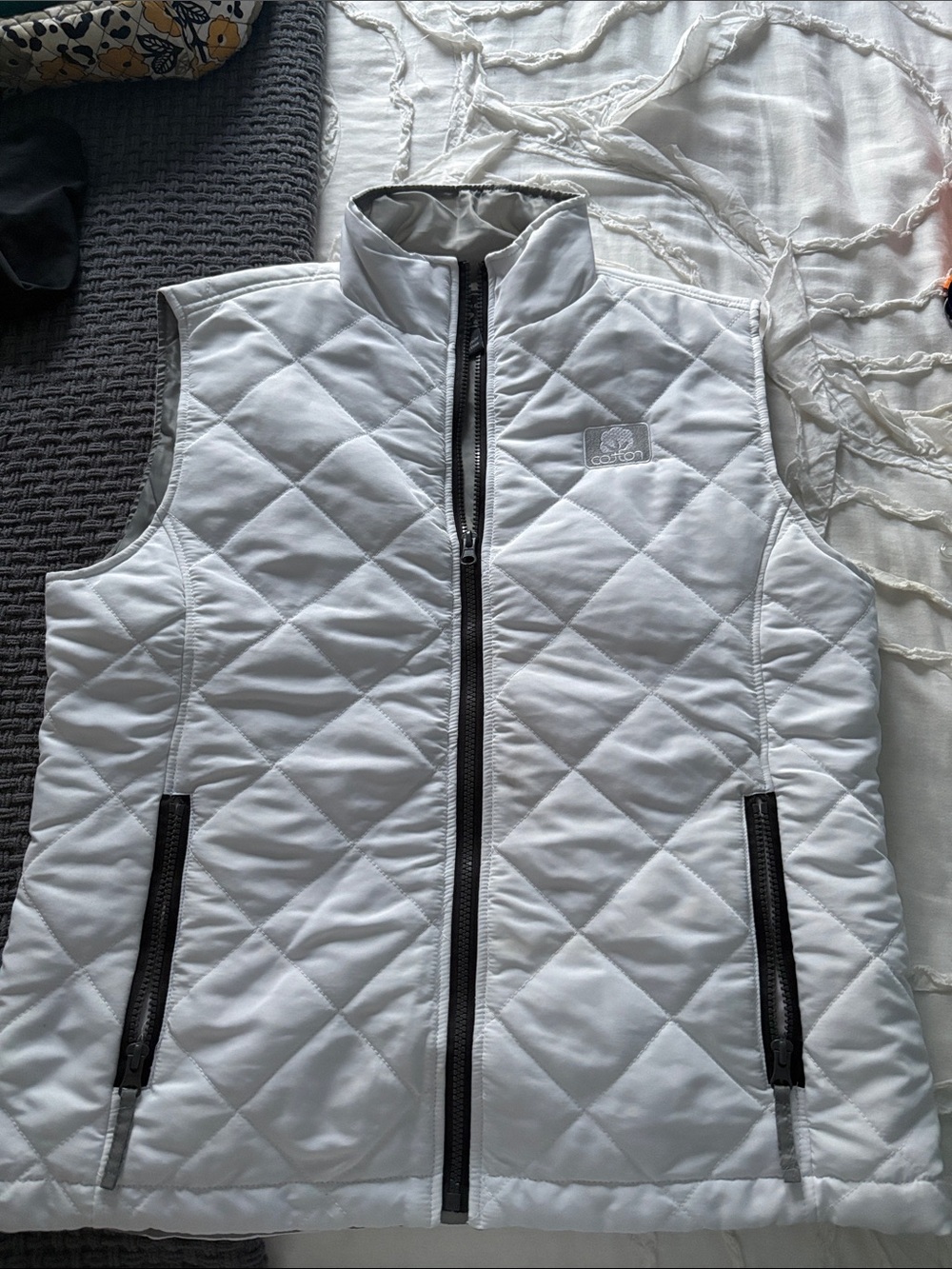Eddie Bauer Quilted Lightweight Vest in White with Black Zippers